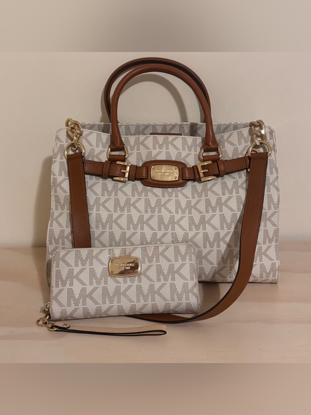 Michael Kors Hamilton Signature East West Tote Matching Jet Set Travel Wallet
